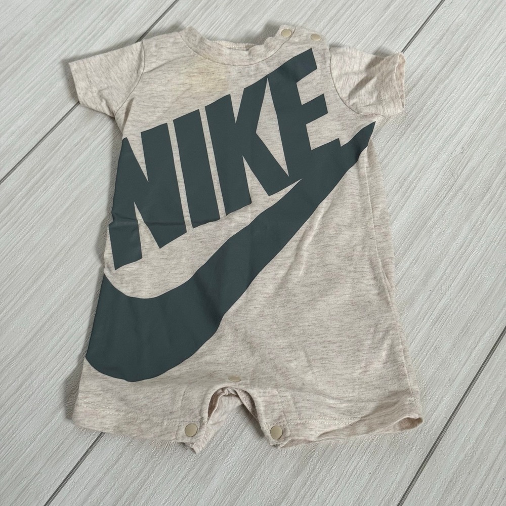 Nike Baby Romper Bodysuit Beige Gray‎ Logo Short Sleeve Infant One Piece 3M